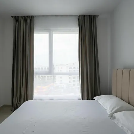 Crown Apartment