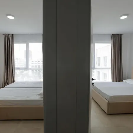 Crown Apartment *